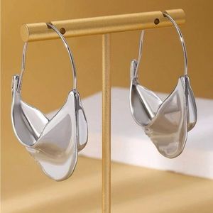 Ladies Geometric Silver Design Fashion Earrings New!